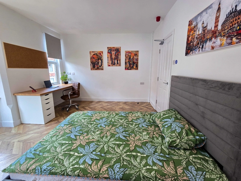 Sherwin Grove NG7– Modern 5 Bed Ensuite, Fully Renovated - Thumbnail 9
